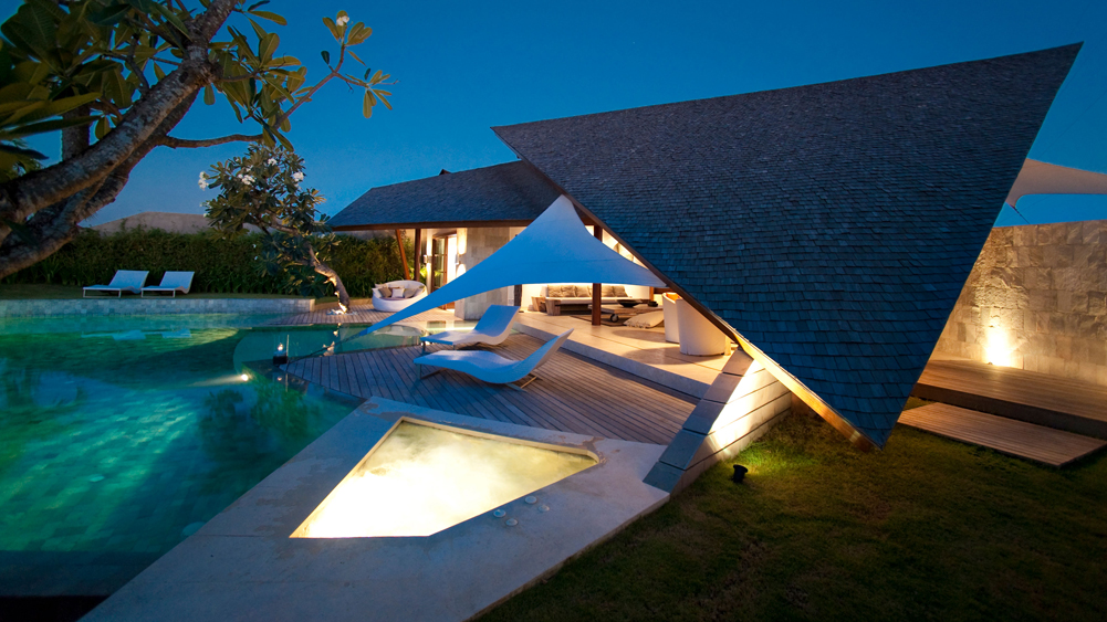 The Layar - 3 bedroom - The villa at night